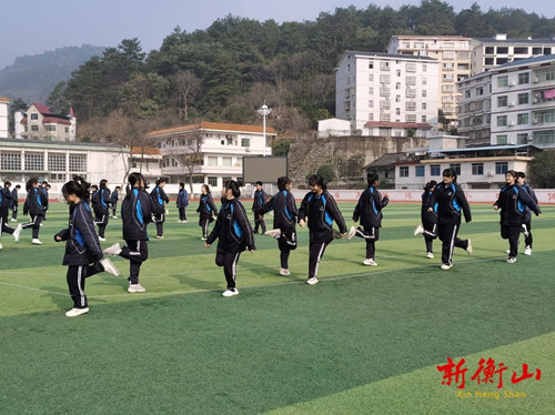岳云中学:老师创新体育课 学生玩出新花样-衡山县人民政府门户网站