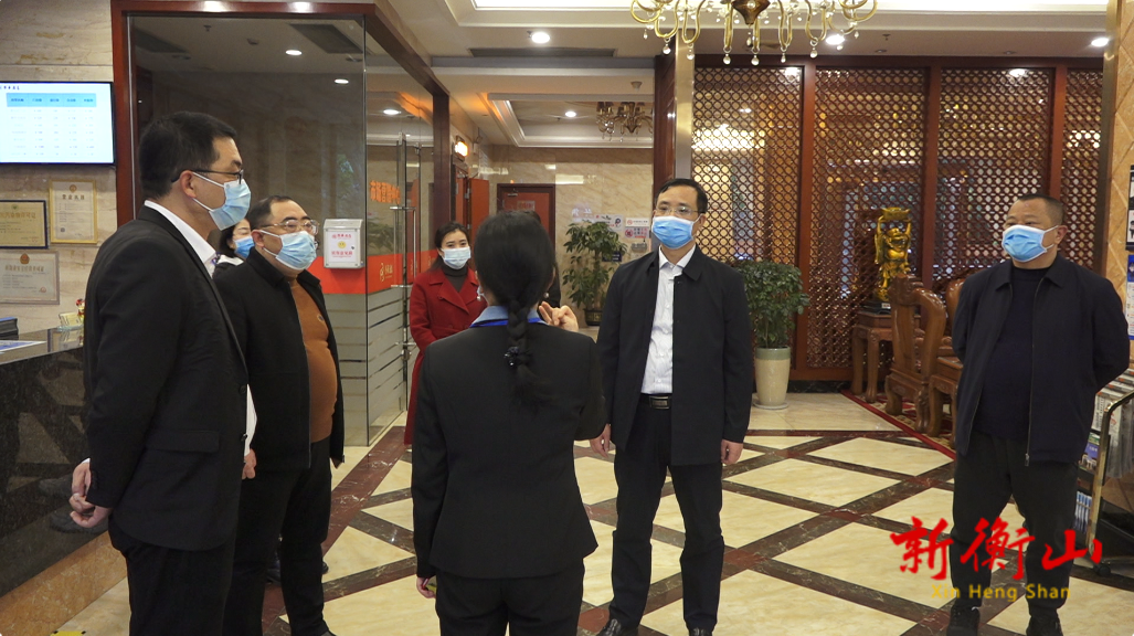 唐年初检查政协会场准备工作