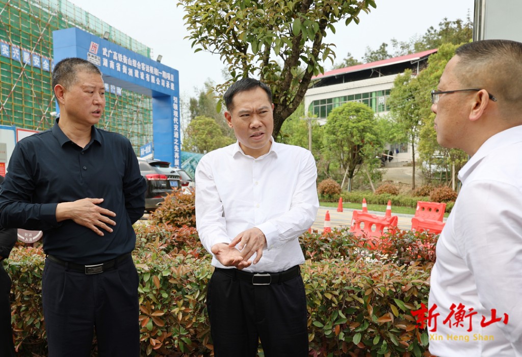 段晓赛调度高铁衡山西站及全县高速出口周边环境整治工作