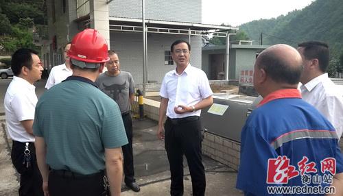 唐年初督查东湖镇安全生产,换届选举及疫情防控工作