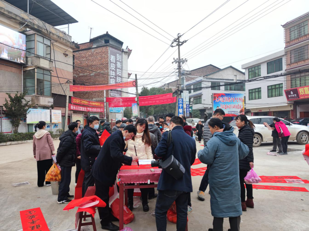 新桥镇开展"送法三下乡"活动